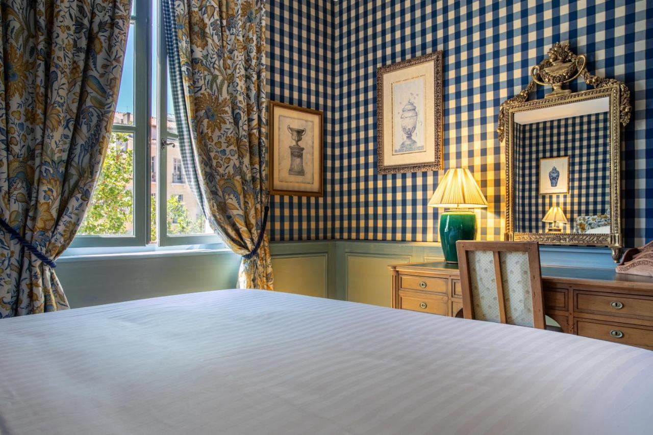 Cafe De Paris Hotel 2*